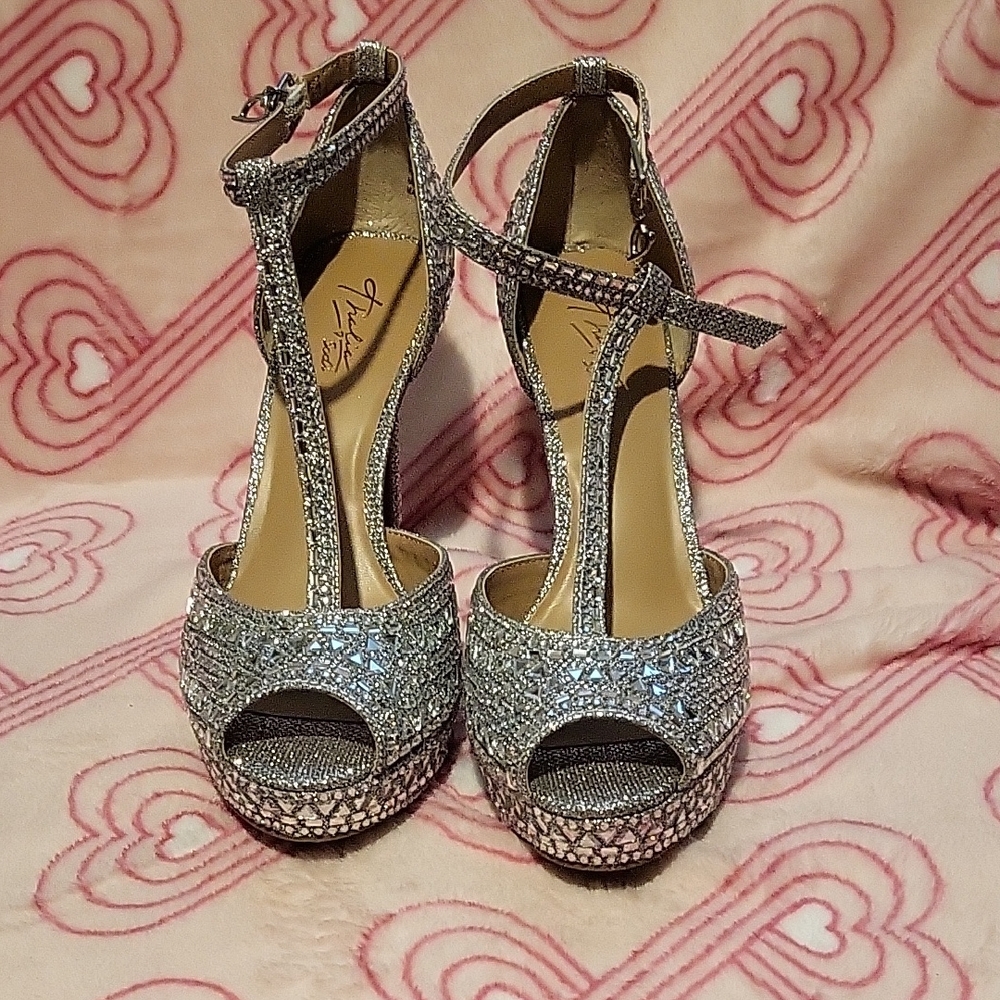 Glamorous Silver Glitter Platform Heels (New)